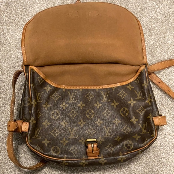 (sold) Louis Vuitton Saumur - Picture 8 of 15